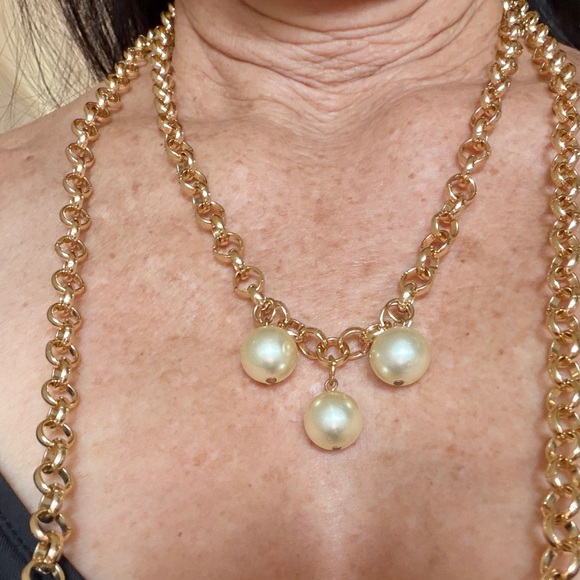 Long Elegant Adjustable Multi-Style Gold Necklace with Pearl Accents - Picture 3 of 13